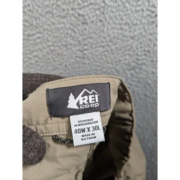 REI Co-op Shorts Mens 40 Nylon Hiking Outdoor Relaxed Cargo Pockets Beige - Picture 3 of 16